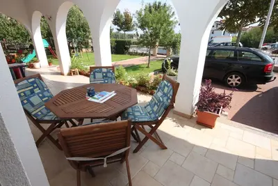 Image de Appartement de deux chambres avec la terrasse Umag (A-6932-b)