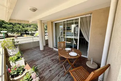 Image de Appartement T3 avec terrasse et garage à 300 m de la plage, quartier Arago
