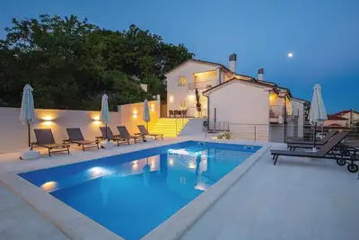 Image de Maison confortable Ă Kastav avec vue.