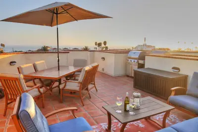 Image de SÉJOUR De Plage avec vue sur l'océan, barbecue sur le toit, garage, route côté océan 101