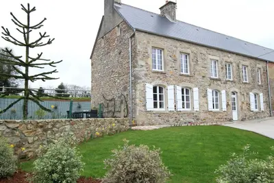 Image de Maison Normande Spacieuse avec Cheminée, Terrasse et Jardin, Toutes Charges Incluses