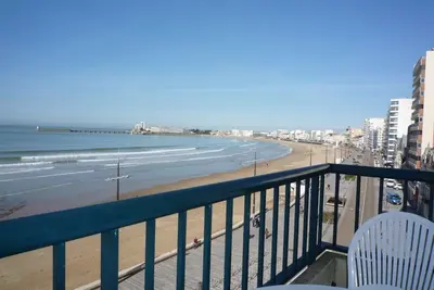 Image de Studio rénové face mer avec balcon au centre plage, proche commerces - Les Sables d'Olonne
