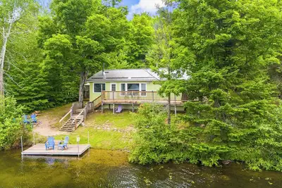 Image de Lakefront 3 Chambre Cottage - 8 personnes