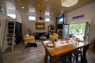 Image de Chateau Royale, Animaux acceptés, Centre-ville sur le Bayou, 2 chambres, 2 salles de bain, + Kids Loft.