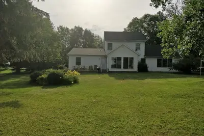 Image de Beautiful Lake Home dans un cadre calme et relaxant. Accès aux bateaux à rames.