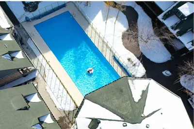 Image de Laissez les montagnes guérir votre âme - Chalet Mystic Springs avec piscine extérieure chauffée