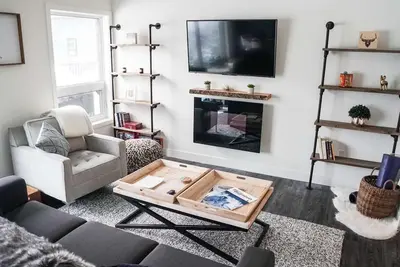 Image de The Revy Den: tout nouveau condo avec spa à proximité de la station de ski