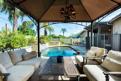 Image de ⭐️ Oasis en plein air - Piscine chauffée + spa près de la vieille ville