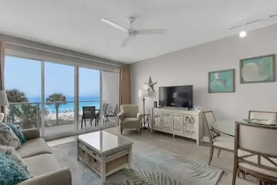 Image de Direct Oceanfront! Sterling Sands 211 Chaises de plage et parasol inclus!