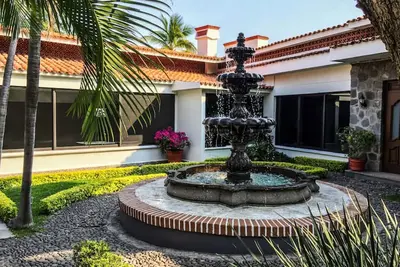 Image de Bungalow magnifique et privé entouré d'arbres