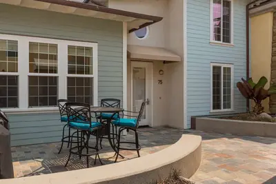 Image de Surf In, Surf Out ~ Grand condo, À quelques pas de la plage + Parking, Fav de famille