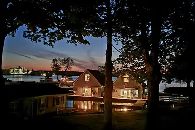 Image de Lighthouse Cottage - Ce chalet flotte au coeur des 1000 îles