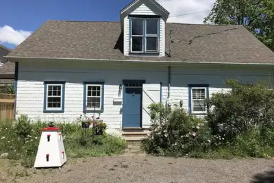 Image de Cottage de deux siècles, confortable et plein de charme, avec vue sur la baie de Fundy