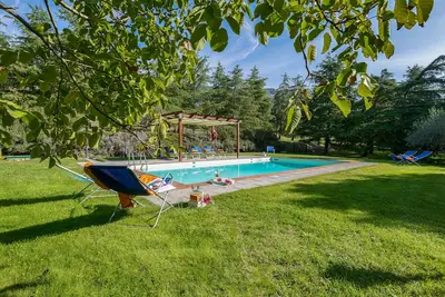 Image de Ferme toscane typique avec grand jardin et grande piscine équipée