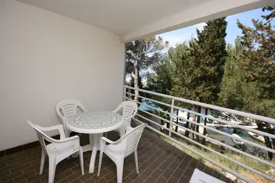 Image de Appartement d'une chambre avec la terrasse et la vue sur le mer Mandre, Pag (A-6474-b)