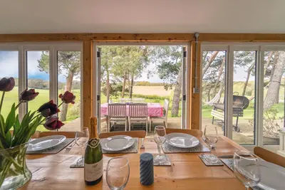 Image de The Dairy est une fantastique maison de vacances rénovée avec trois chambres doubles,