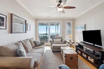 Image de Vues ouvertes sur la mer et grande terrasse - Accès à la plage directement en face de la rue