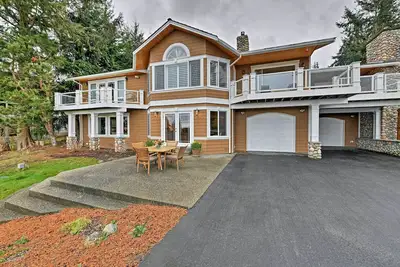 Image de Maison aérée près d'Anacortes avec salle de jeux et vue sur l'océan!