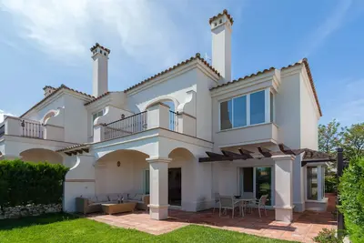 Image de Luxury 2 niveau Frontline Golf Maison de ville avec vue imprenable dans une communauté fermée