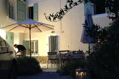 Image de Maison de village avec jardin au milieu de la région viticole du sud de la France, à 30 minutes de la mer