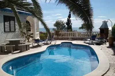 Image de Cottage sur la plage - vue incroyable sur la mer - piscine privée