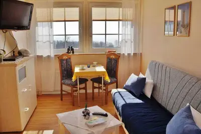 Image de 2 pièces au dessus (45012) - Appartement 45012 et 45013