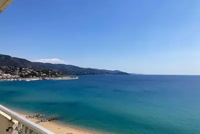 Image de T2 les Pieds dans l'eau au Lavandou