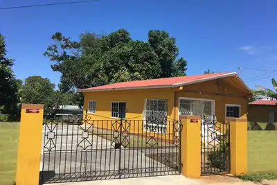 Image de Détendez-vous et profitez d'Ocho Rios / Ac / Câble / Wifi gratuit / Eau chaude / 5 minutes en voiture de la B