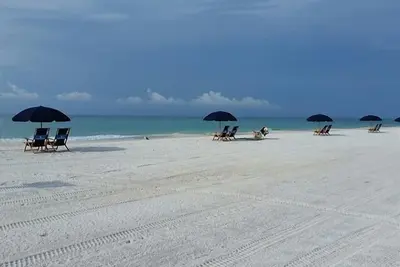 Image de Gulf Winds East 51, vue sur le golfe et Pool!