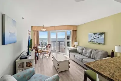Image de Paradise Oceanfront! Marcher aux restaurants, boutiques, promenade et centre-ville!