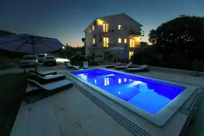 Image de Villa de luxe avec piscine privée chauffée et vue mer 2