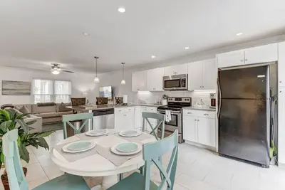 Image de Regardez. . . Maison De Ville CÔTIÈRE Bien NOMMÉE - Grand Emplacement Et Avis! 👍