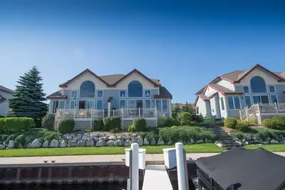 Image de Condo au bord de l'eau avec débarcadère