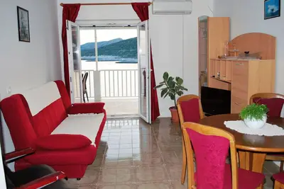 Image de Appartement de trois chambres prés de la plage Zavalatica, Korcula (A-182-a)