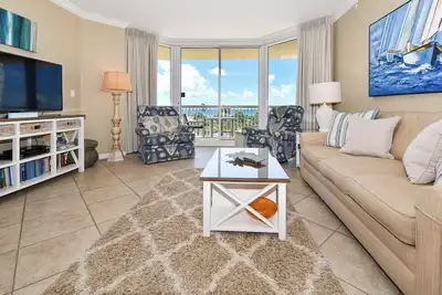 Image de Coastal chic, tuile mise à jour, condo en bord de mer avec balcon! 🐚