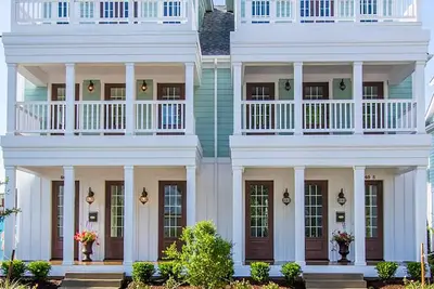 Image de Belle maison de ville spacieuse près de l'océan (408b)