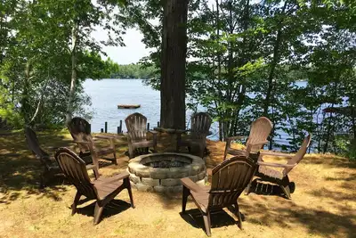 Image de Lakefront Cottage - quai privé, 3 grands ponts, grand foyer