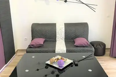 Image de Studio Pourpre avec Patio Partagé à 200 mètres, 3 mn à pied, Plage de Peniche