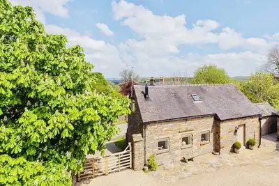 Image de Chalet en pierre détaché de luxe dans le village de Peak District avec une vue imprenable