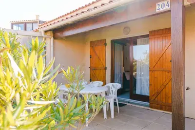 Image de Villa 3 pièces avec piscine, terrasse et parking privé - 4 personnes, animaux acceptés