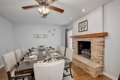 Image de Old Town Scottsdale avec piscine chauffée et table de billard, pour 14 personnes