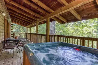 Image de Bain à remous, billets d'attraction gratuits dans la région, vue boisée