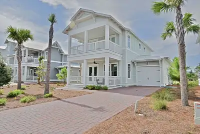 Image de \"Blue Skies\" - Proéminence - 4 Br Maison de luxe nouvellement construite prête à louer! - 6 vélos gratuits - 8 couchages