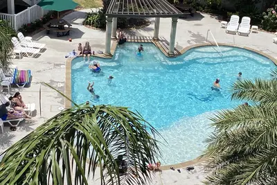 Image de Ocean View Beach Lover Condo / Front de plage