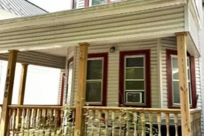 Image de Toute la maison W. Maison 45e-énorme dans la ville de l'Ohio, à quelques minutes du centre-ville!