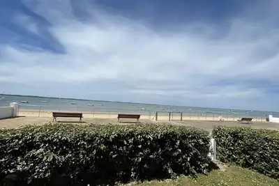 Image de Appartement T2 Rdc avec Jardinet et Accès Direct Plage, Parking Sécurisé, Proche Commerces