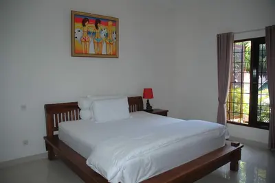 Image de Grande chambre, 1 lit 2x1. 80m, toilettes et douche, Ac, rez-de-chaussée