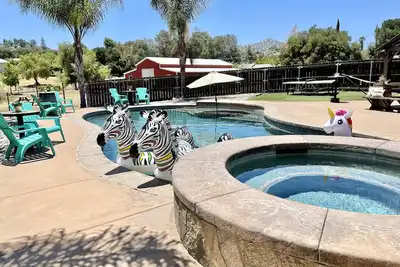 Image de Wine Country Farmhouse-Retreat- (SÉJOUR - Jouer - Vin - Dine - Relax - RÉPÉTER)