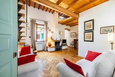 Image de Petite maison de luxe Florence Duomo zone wi / fi gratuit A / C. Voir aussi la fiche 92298