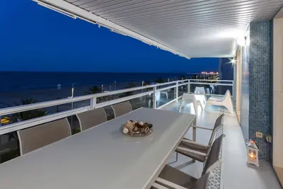 Incroyable! Bel appartement  27m2 terrase en bord de mer!